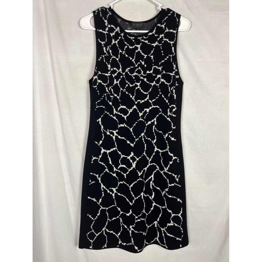 Carlisle Collection Black and White Abstract Sleeveless Knit Sweater Dress